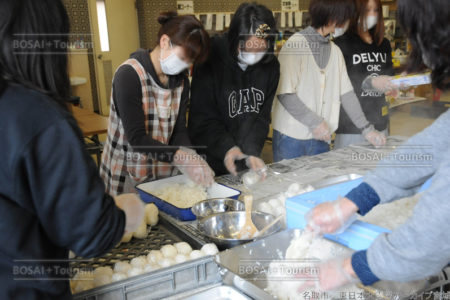 炊き出し 炊き出し
